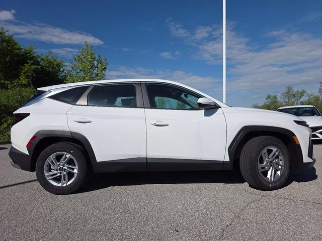 2026 White Pearl Hyundai Tucson SE FWD SUV