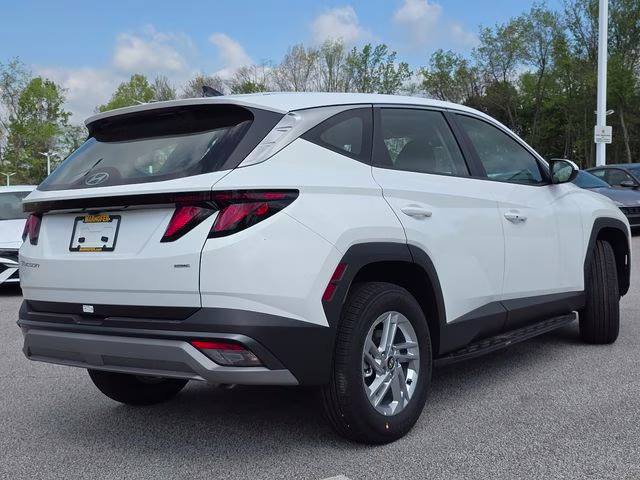 2026 White Pearl Hyundai Tucson SE AWD SUV