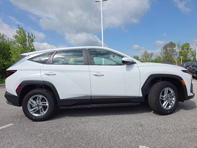 2026 White Pearl Hyundai Tucson SE AWD SUV