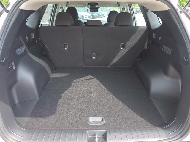 2026 White Pearl Hyundai Tucson SE AWD SUV