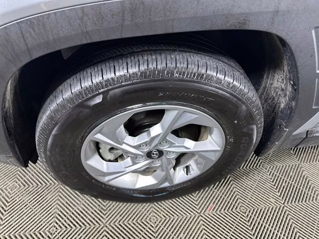 2024 Shimmering Silver Hyundai Tucson SE AWD SUV