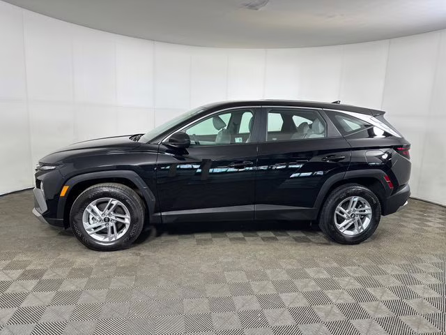 2025 Phantom Black Hyundai Tucson SE AWD SUV