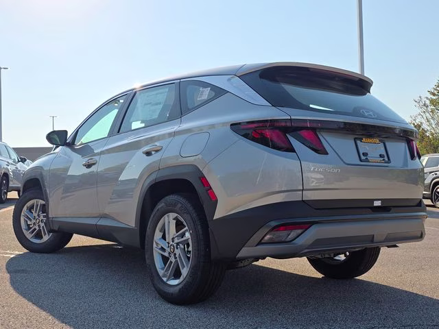 2026 Shimmering Silver Hyundai Tucson SE AWD SUV