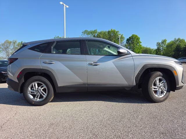 2026 Shimmering Silver Hyundai Tucson SE AWD SUV