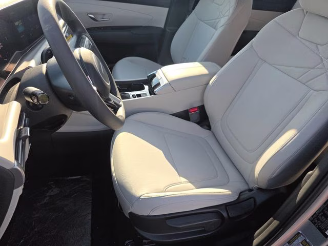 2026 Shimmering Silver Hyundai Tucson SE AWD SUV