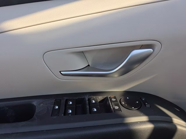 2026 Shimmering Silver Hyundai Tucson SE AWD SUV