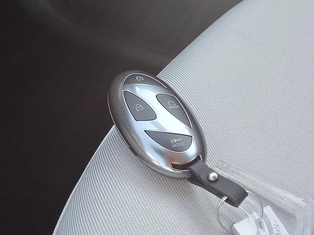 2026 Shimmering Silver Hyundai Tucson SE AWD SUV