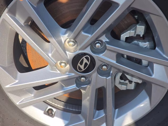 2026 Shimmering Silver Hyundai Tucson SE AWD SUV