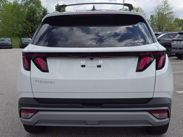 2026 White Pearl Hyundai Tucson SEL FWD SUV