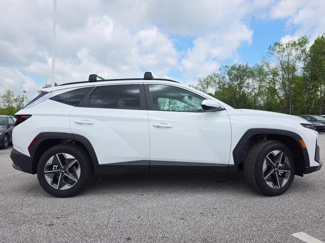 2026 White Pearl Hyundai Tucson SEL FWD SUV