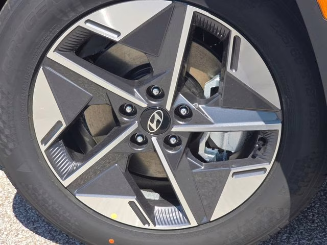 2026 Shimmering Silver Hyundai Tucson SEL FWD SUV