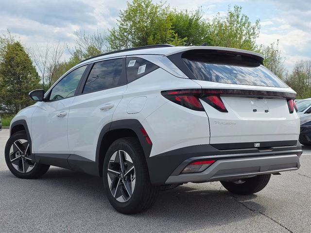 2026 White Pearl Hyundai Tucson SEL FWD SUV