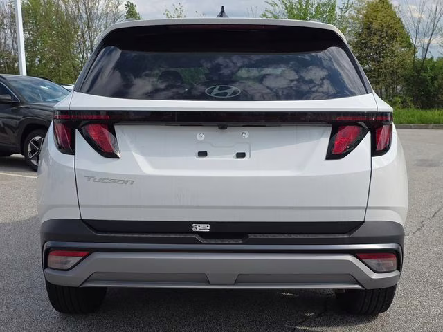 2026 White Pearl Hyundai Tucson SEL FWD SUV