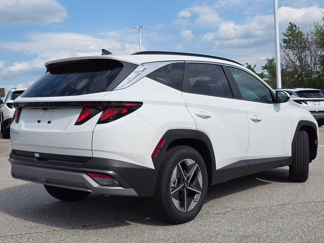 2026 White Pearl Hyundai Tucson SEL FWD SUV