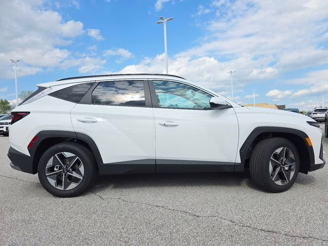 2026 White Pearl Hyundai Tucson SEL FWD SUV