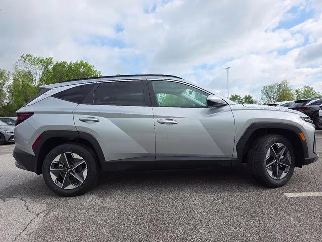 2026 Shimmering Silver Hyundai Tucson SEL AWD SUV