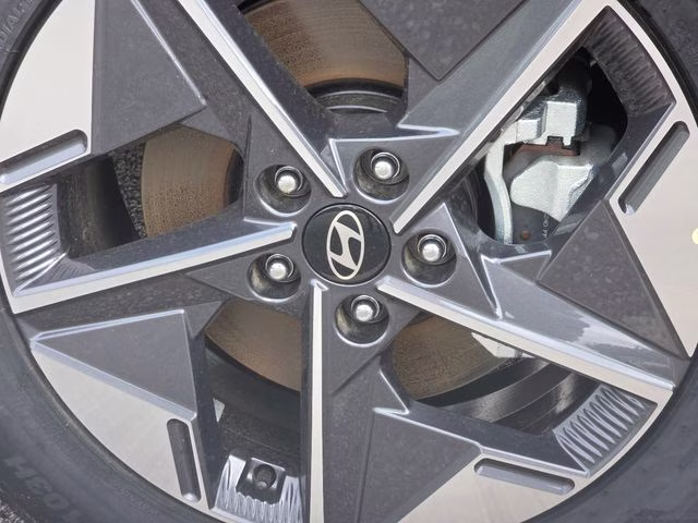 2026 Shimmering Silver Hyundai Tucson SEL AWD SUV