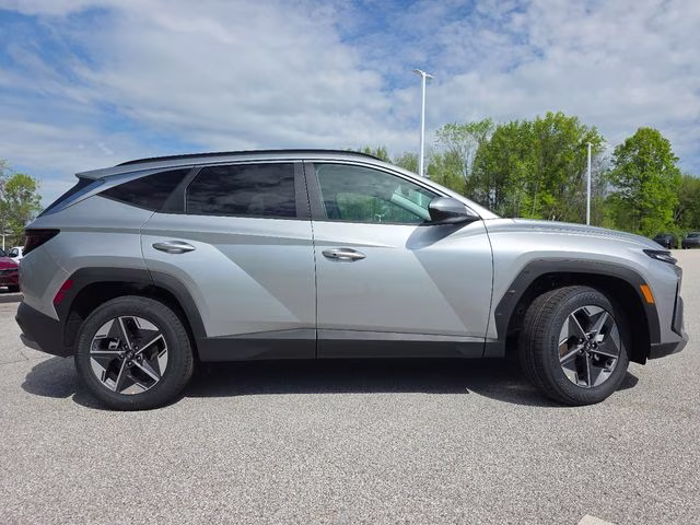 2026 Shimmering Silver Hyundai Tucson SEL AWD SUV