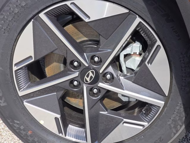 2026 Shimmering Silver Hyundai Tucson SEL AWD SUV