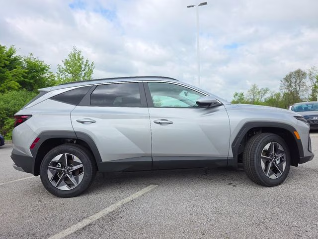2026 Shimmering Silver Hyundai Tucson SEL AWD SUV