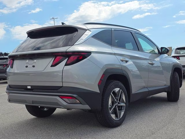2026 Shimmering Silver Hyundai Tucson SEL AWD SUV