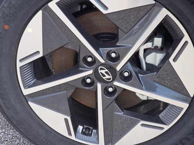2026 Shimmering Silver Hyundai Tucson SEL AWD SUV