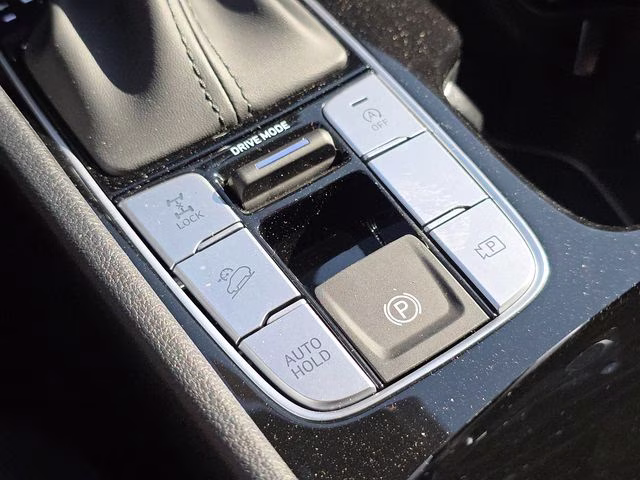2026 Shimmering Silver Hyundai Tucson SEL AWD SUV