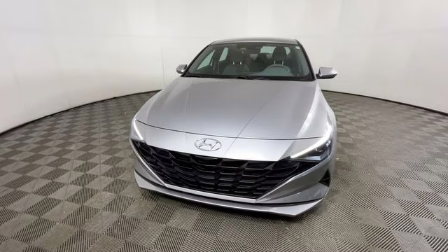 2023 Shimmering Silver Pearl Hyundai Elantra SE FWD Sedan