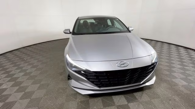 2023 Shimmering Silver Pearl Hyundai Elantra SE FWD Sedan