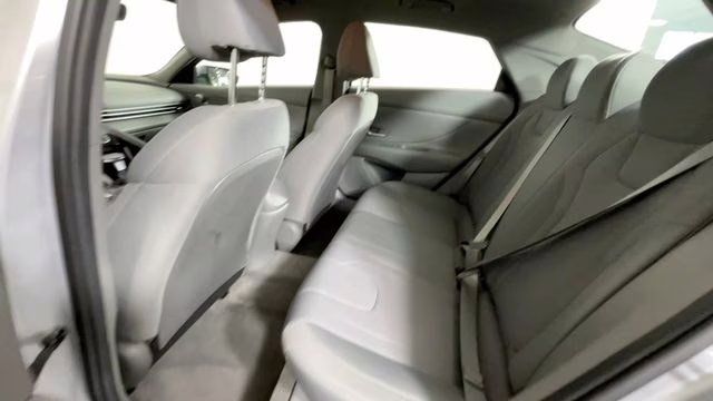 2023 Shimmering Silver Pearl Hyundai Elantra SE FWD Sedan