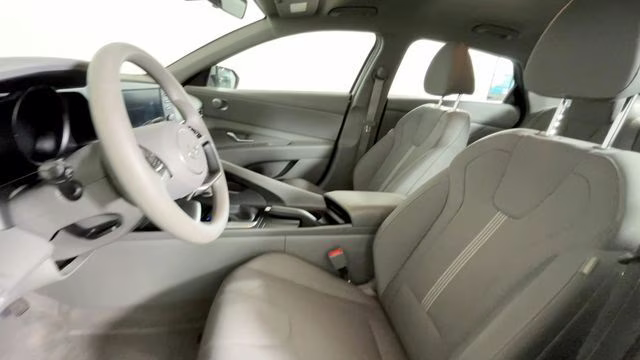 2023 Shimmering Silver Pearl Hyundai Elantra SE FWD Sedan