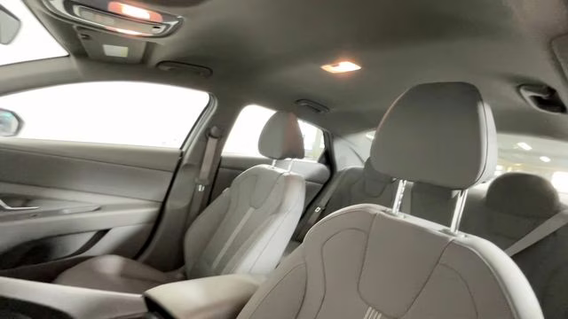 2023 Shimmering Silver Pearl Hyundai Elantra SE FWD Sedan