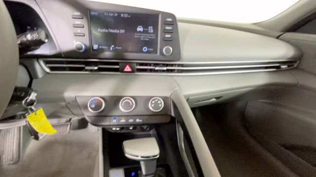 2023 Shimmering Silver Pearl Hyundai Elantra SE FWD Sedan