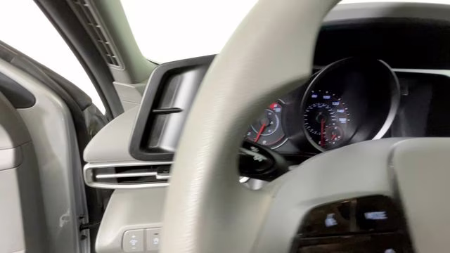 2023 Shimmering Silver Pearl Hyundai Elantra SE FWD Sedan