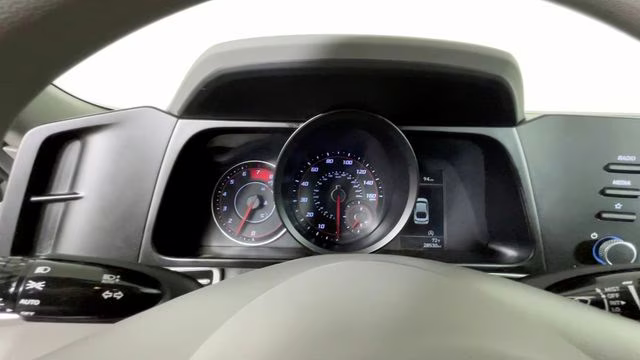 2023 Shimmering Silver Pearl Hyundai Elantra SE FWD Sedan