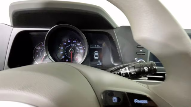 2023 Shimmering Silver Pearl Hyundai Elantra SE FWD Sedan