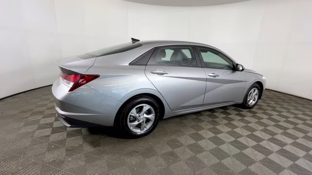 2023 Shimmering Silver Pearl Hyundai Elantra SE FWD Sedan