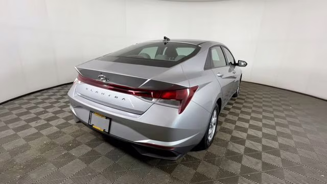 2023 Shimmering Silver Pearl Hyundai Elantra SE FWD Sedan