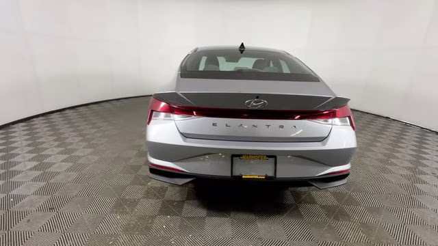 2023 Shimmering Silver Pearl Hyundai Elantra SE FWD Sedan