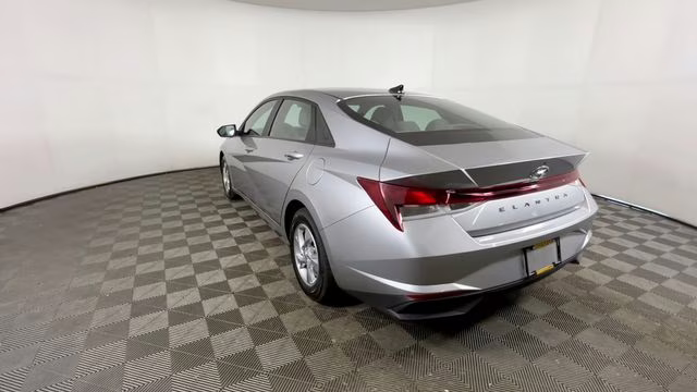 2023 Shimmering Silver Pearl Hyundai Elantra SE FWD Sedan