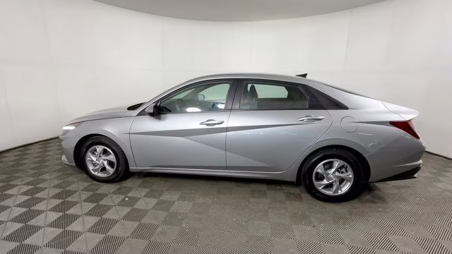 2023 Shimmering Silver Pearl Hyundai Elantra SE FWD Sedan