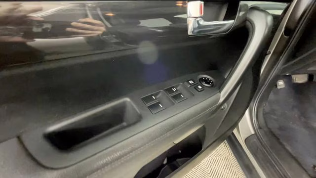 2011 Titanium Silver Kia Sorento EX AWD SUV