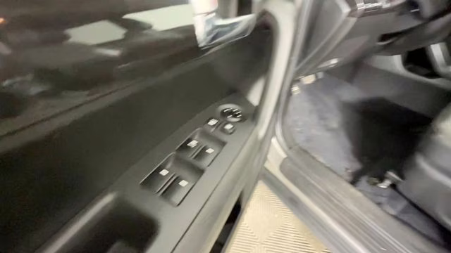 2011 Titanium Silver Kia Sorento EX AWD SUV