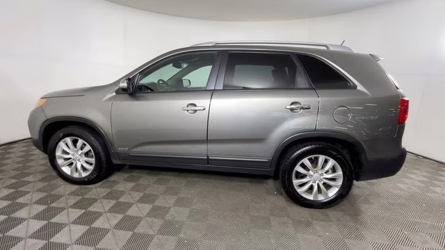 2011 Titanium Silver Kia Sorento EX AWD SUV