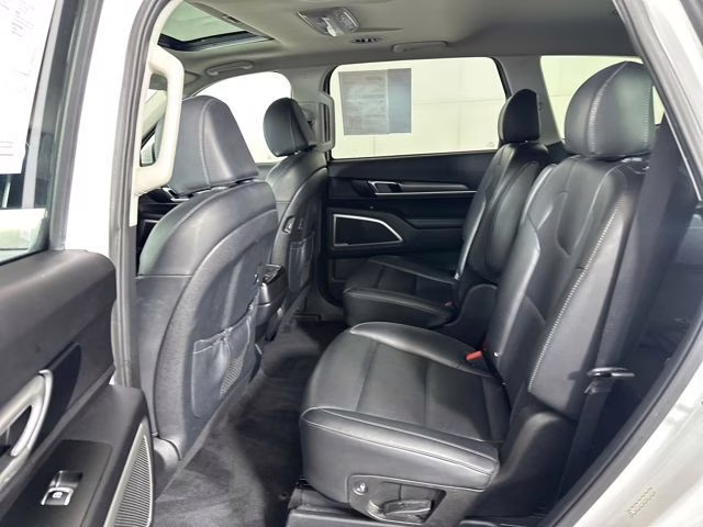 2022 Glacial White Pearl Kia Telluride S AWD SUV
