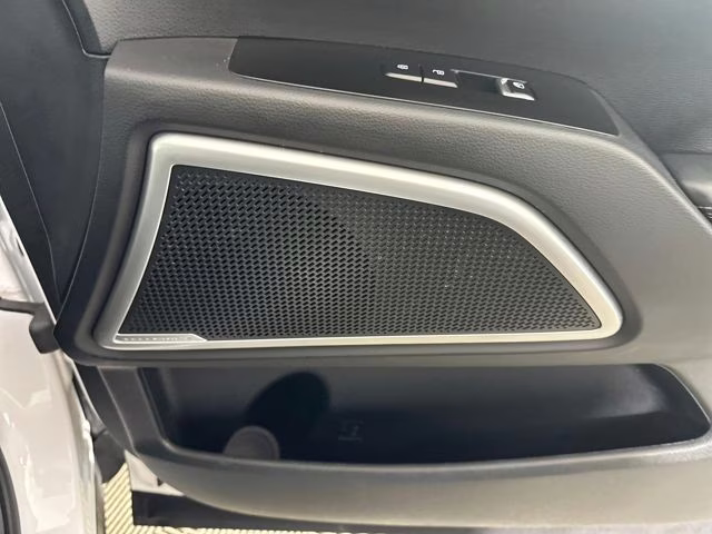 2022 Glacial White Pearl Kia Telluride S AWD SUV
