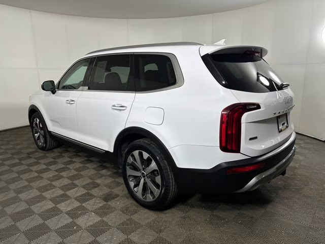 2022 Glacial White Pearl Kia Telluride S AWD SUV