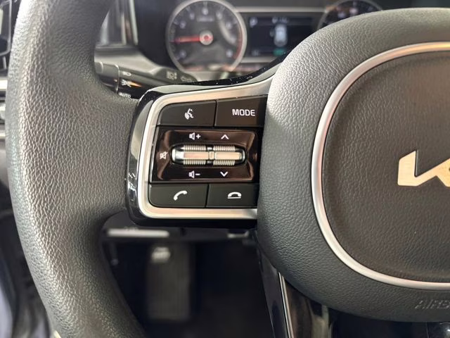 2023 Everlasting Silver Kia Sorento LX AWD SUV