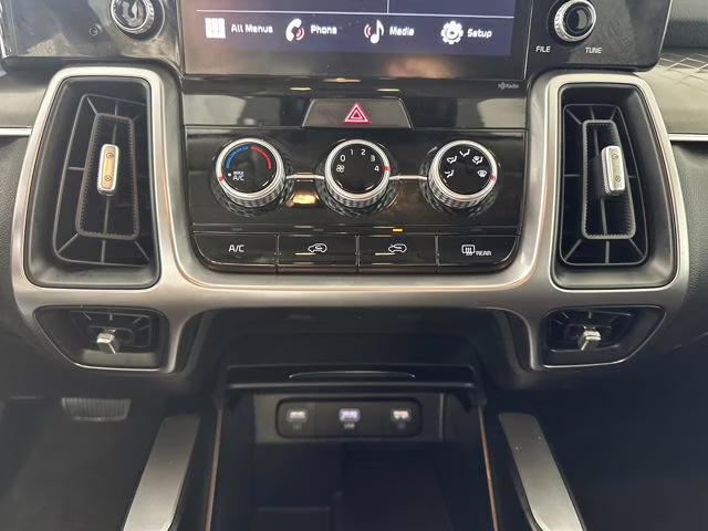 2023 Everlasting Silver Kia Sorento LX AWD SUV