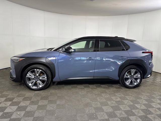2023 Harbor Mist Gray Pearl 2-Tone Subaru Solterra Touring AWD SUV